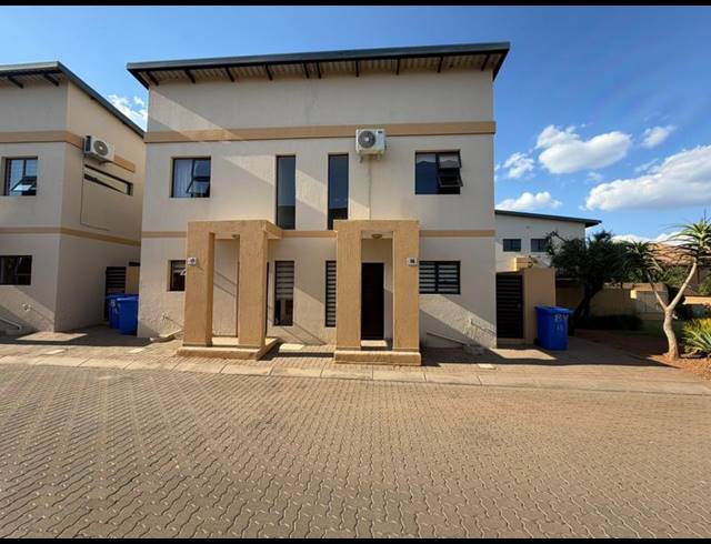 2 BEDROOM APARTMENT FOR SALE IN RASLOUW GARDENS